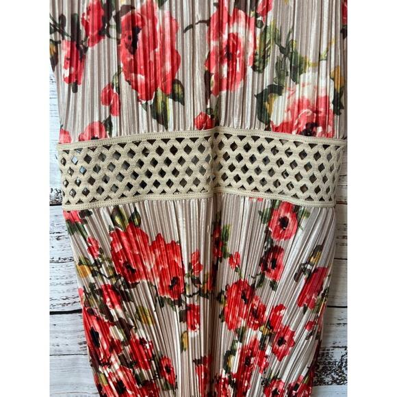 FLORAL SLEEVELESS COCKTAIL DRESS Crochet Knee Length Satiny Feminine - Picture 5 of 12